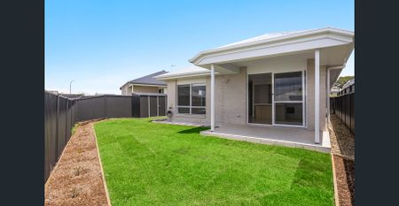 Modern three bedroom duplex - Photo 4