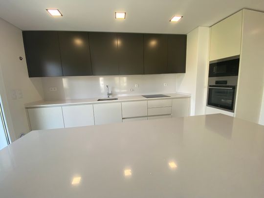 Apartamento T2 novo a estrear, situado na Quinta das Marianas em Carcavelos - Photo 1