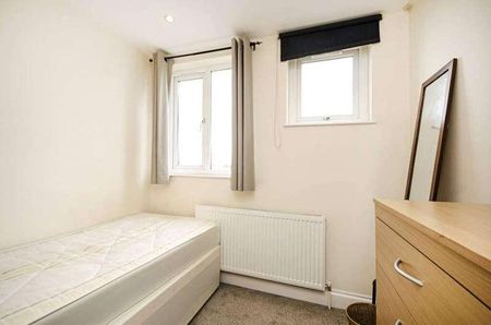 Finchley Road, London, NW11 - Photo 3