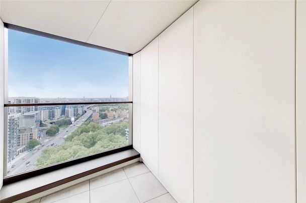 A modern and bright three double bedroom, two bathroom twentieth floor apartment located within a luxury new build development just opposite Edgware Road tube station. EPC rating: B - Photo 1