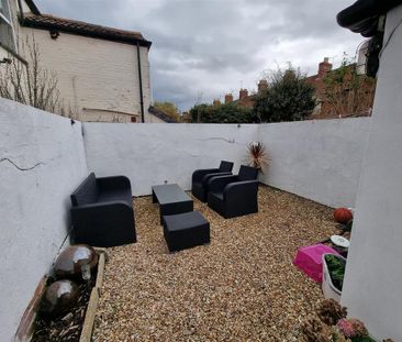 3 bedroom terraced house to rent - Photo 5