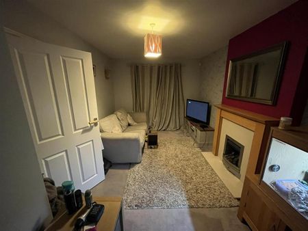 3 bedroom semi-detached house to rent - Photo 2