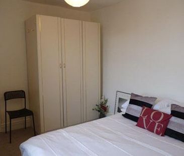 4 bedroom end of terrace house to rent - Photo 6