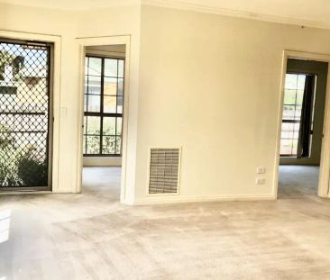 “Beautiful 3-Bedroom Unit in Prime Bonbeach” - Photo 1