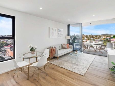 Stylish One-Bedroom Apartment - Photo 2