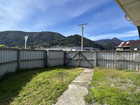 Sunny 2-Bedroom Home for Rent - Photo 3