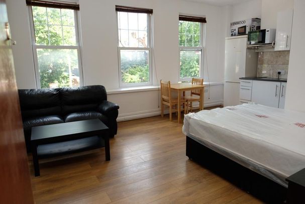 Studio to rent - Photo 1