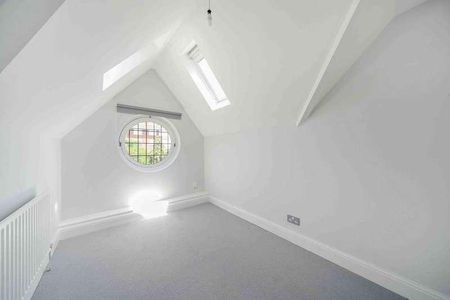 Tudor Close, Belsize, NW3 - Photo 2