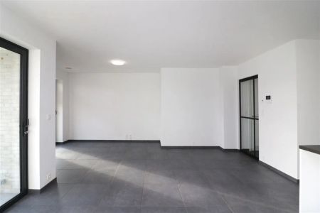 Zonnig appartement, zuidterras, twee slpk, autostaanplaats op gunstige locatie te Aarschot - Photo 2