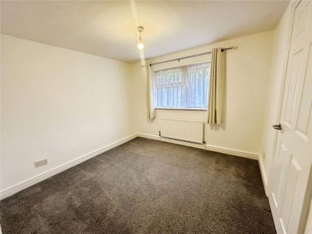 5 bedroom semi-detached house to rent - Photo 2