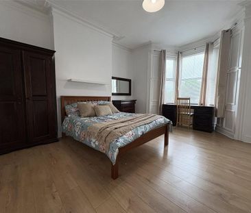 1 bedroom in a house share to rent - Photo 3