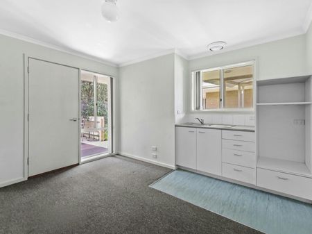Welcome to your next home in the heart of Moe! - Photo 2