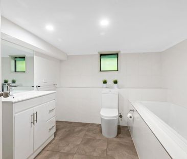 Coastal Living with 5 Bedrooms - Photo 5