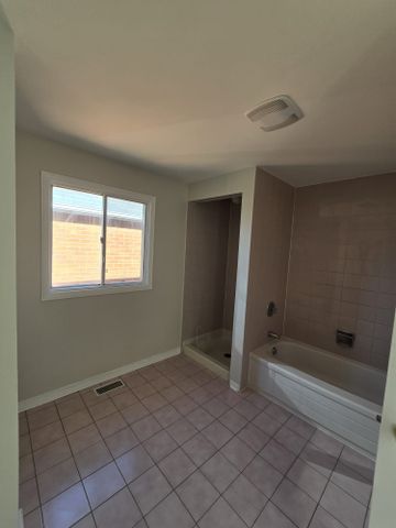 For Lease - 135 Moffatt Avenue, Brampton, Ontario - Photo 4