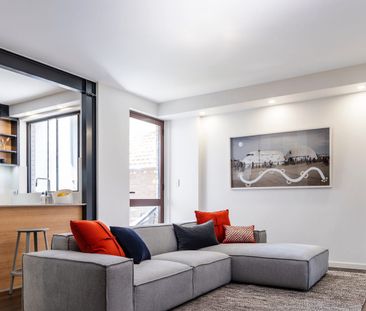 Executive Apartment in Ultra Convenient Location! - Photo 1