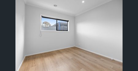 Spacious Family Living Next to the Park - 55 Bushranger Drive, Sunbury - Photo 4