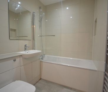 1 bedroom Flat To Let - Photo 4
