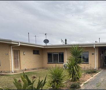 Fully Furnished Unit - Quiet Location - Short Term Lease Available - Photo 6