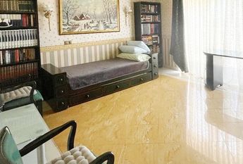 LONG TERM RENTAL. Spacious villa with 6 bedrooms for rent.