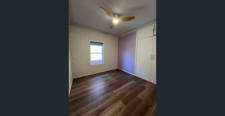 Spacious 4-Bed Family Home in a Super Convenient Location - Photo 4