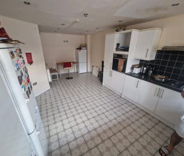 1 bedroom house of multiple occupation to rent - Photo 4