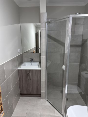 2 Bedroom 1 year old home! - Photo 5