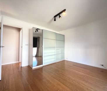 LOVELY THREE BEDROOM HOME - Photo 4