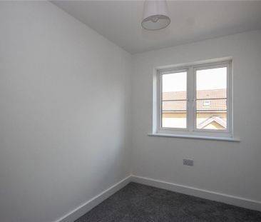 4 bedroom end of terrace house to rent - Photo 4