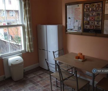 1 bedroom in a house share to rent - Photo 5