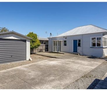 Large Character Four Bedroom Home – Ideal for Students. - Photo 6