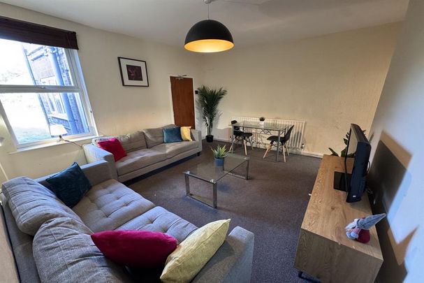 4 bedroom semi-detached house to rent - Photo 1