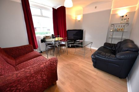 4 bedroom House in Richmond Avenue, Leeds - Photo 5