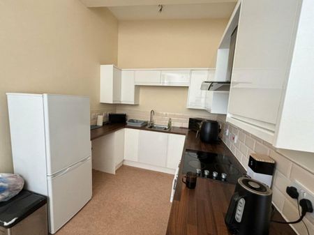 1 bed Flat - To Let - Photo 4