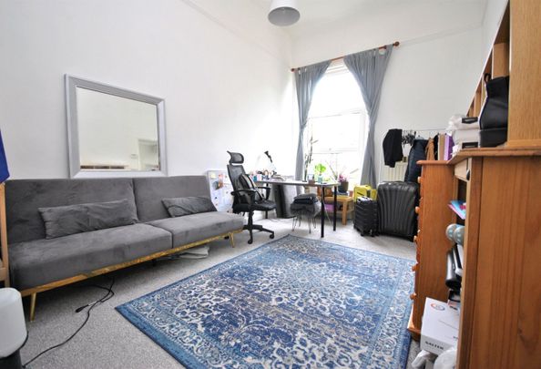 Somertrees Avenue, London, SE12 - Photo 1