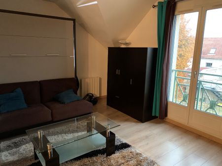 STUDIO MEUBLE 33M2 MAURECOURT - Photo 5