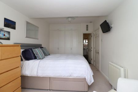 3 bedroom flat to rent - Photo 3