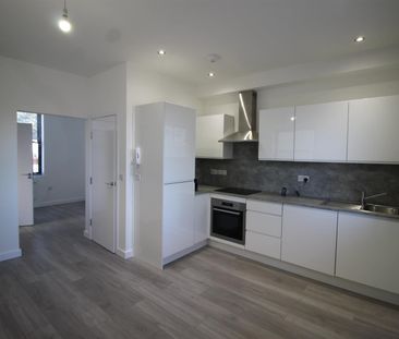 Priory Avenue, High Wycombe - Photo 2