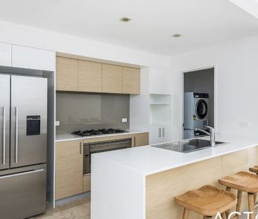 MODERN & STYLISH TOWNHOUSE! - Photo 4