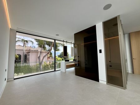 Semi-Detached House in Nueva Andalucía - Photo 4