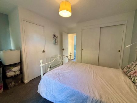 2 bedroom end of terrace house to rent - Photo 2