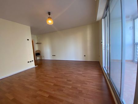 Location Appartement 2 pièces 50m² MARSEILLE 8ème - Photo 3