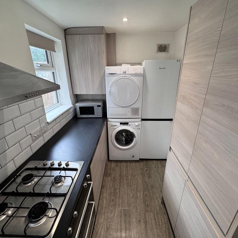 4 bedroom terraced house to rent - Photo 1