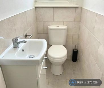 1 bedroom in a house share to rent - Photo 4