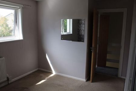 3 bedroom semi-detached house to rent - Photo 3