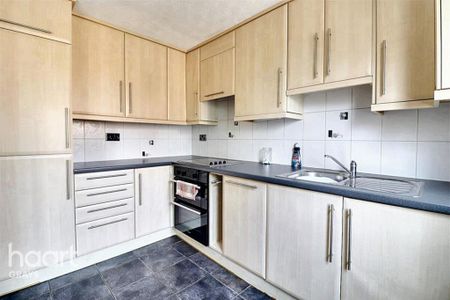 3 bedroom end of terrace house to rent - Photo 4