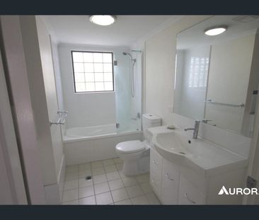 Exquisite Apartment in Prime Location - Photo 5