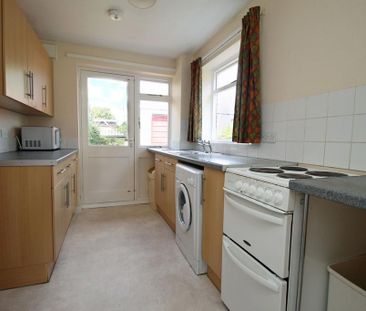 4 bedroom semi-detached house to rent - Photo 5
