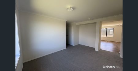 Light-Filled Luxury Four bedroom home in Lochinvar. - Photo 2