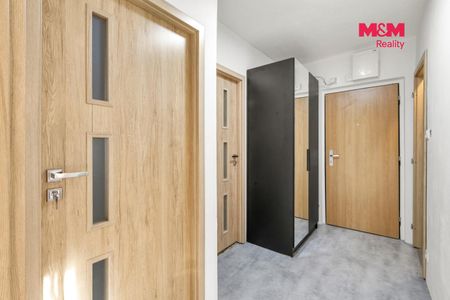 Pronájem bytu 1+1 69 m², Kosmonautů 166, Pardubice Polabiny - Photo 4