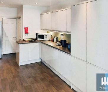 1 bedroom in a house share to rent - Photo 4